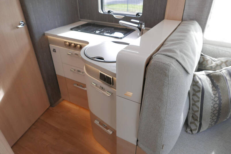 Hymer BML-I 780 MasterLine | Bovenkastjes | Levelsysteem | Enkele bedden 39