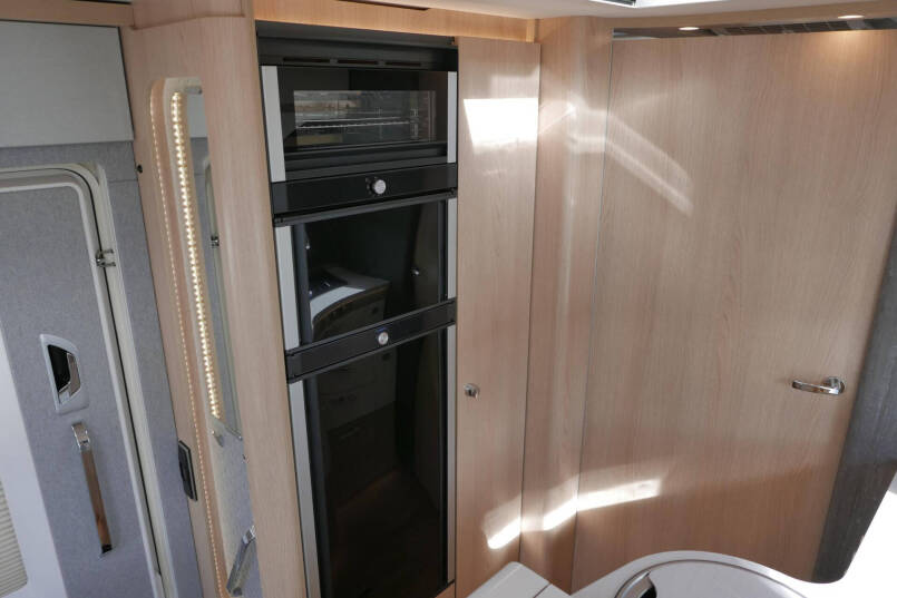 Hymer BML-I 780 MasterLine | Bovenkastjes | Levelsysteem | Enkele bedden 40