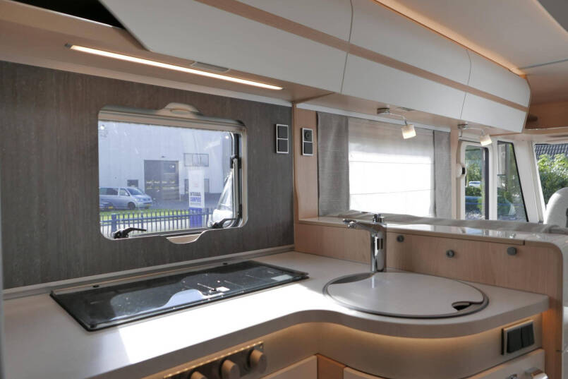 Hymer BML-I 780 MasterLine | Bovenkastjes | Levelsysteem | Enkele bedden 45