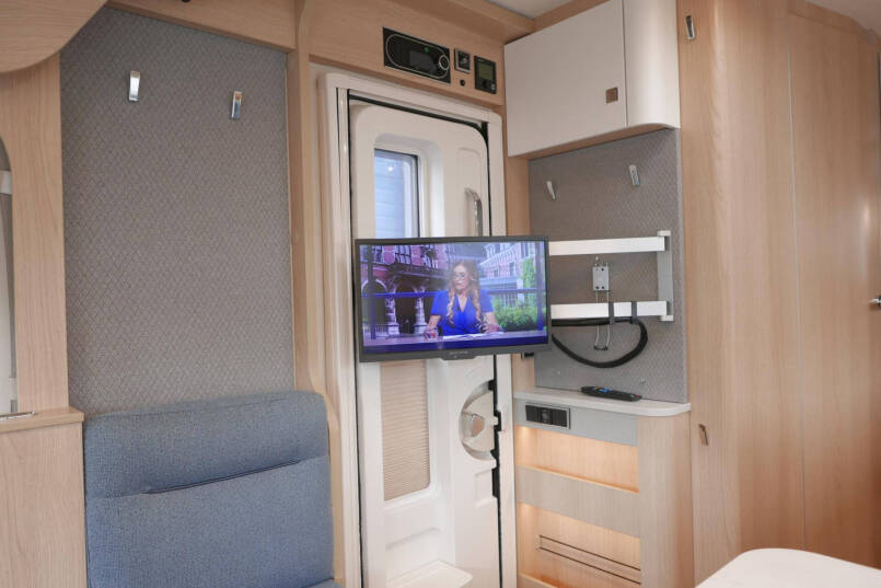Hymer BMC-I 600 | Enkele bedden | Hefbed | Mercedes | 32