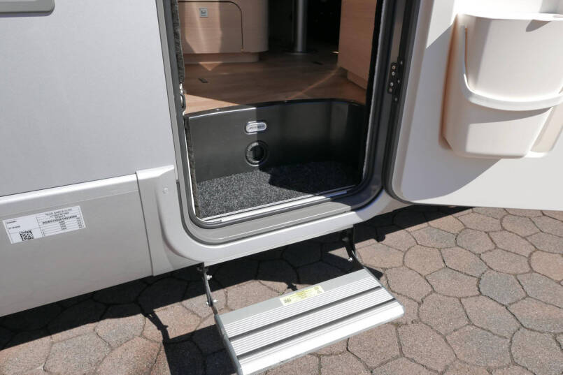 Hymer BMC-I 680 | Mercedes | 9G Automaat | Crystal-zilver metallic | Enkele bedden | 12