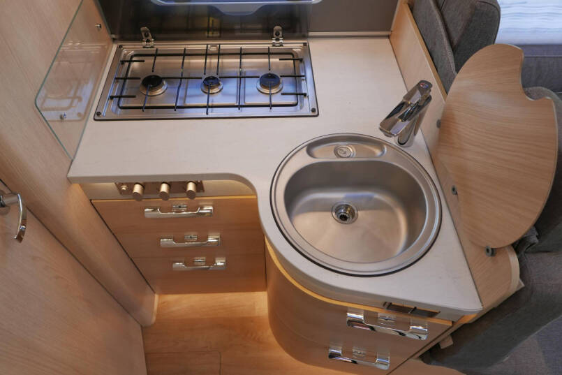 Hymer BMC-I 680 | Mercedes | 9G Automaat | Crystal-zilver metallic | Enkele bedden | 34