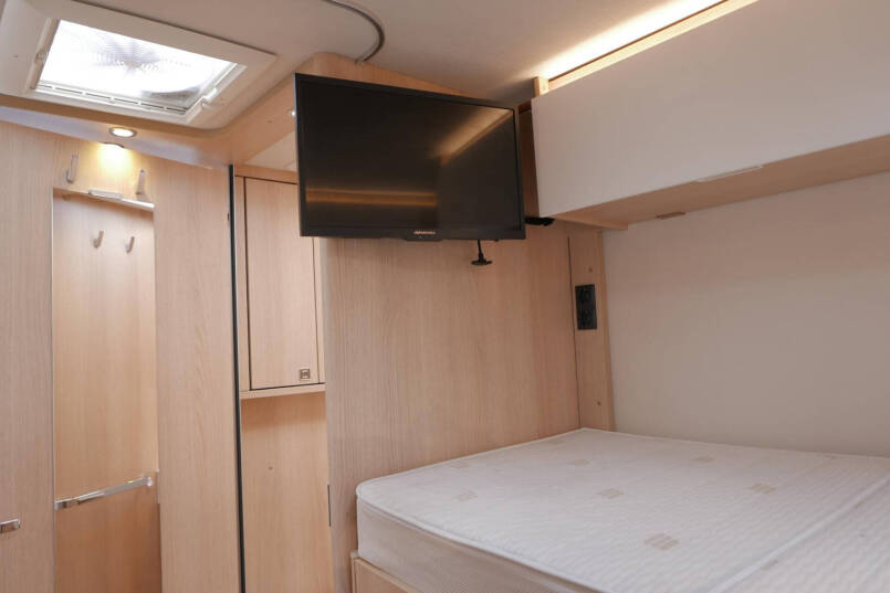 Hymer BMC-I 680 | Mercedes | 9G Automaat | Crystal-zilver metallic | Enkele bedden | 46