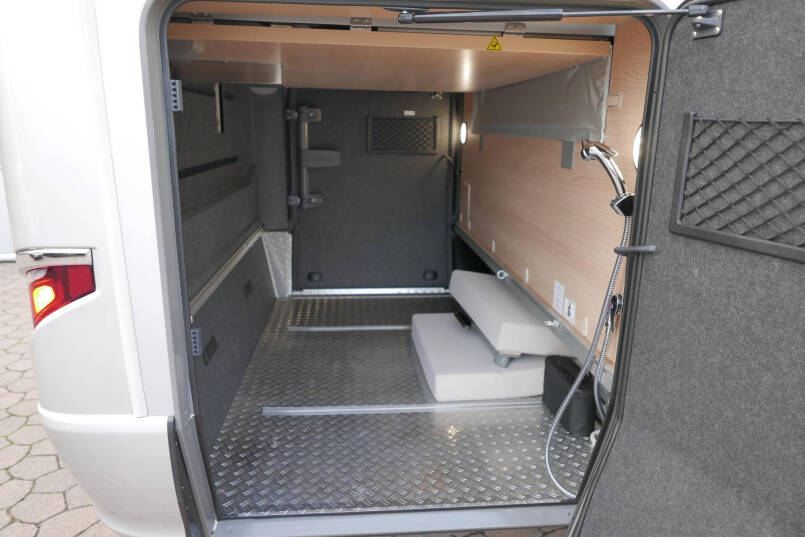 Hymer BML-I 790 MasterLine | Bovenkastjes | Levelsysteem | Lithium | Leer | Queensbed | 13