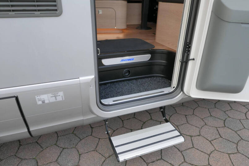 Hymer BML-I 790 MasterLine | Bovenkastjes | Levelsysteem | Lithium | Leer | Queensbed | 19