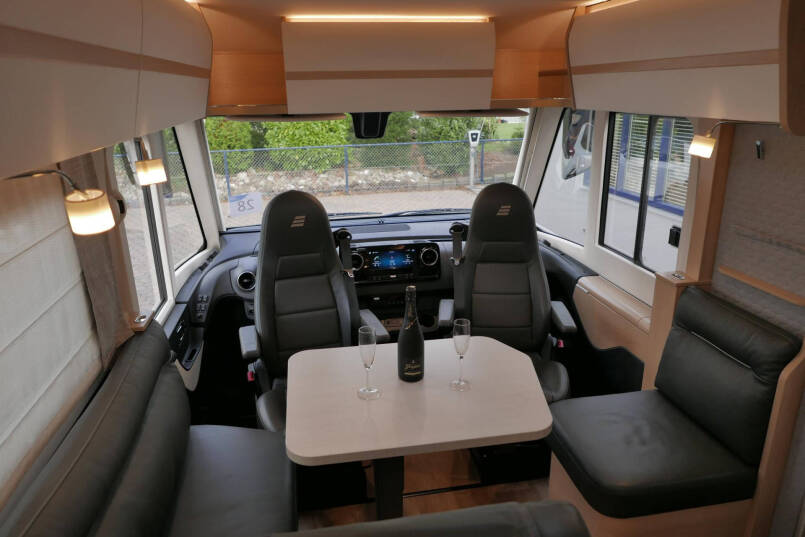 Hymer BML-I 790 MasterLine | Bovenkastjes | Levelsysteem | Lithium | Leer | Queensbed | 25