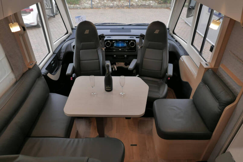 Hymer BML-I 790 MasterLine | Bovenkastjes | Levelsysteem | Lithium | Leer | Queensbed | 27