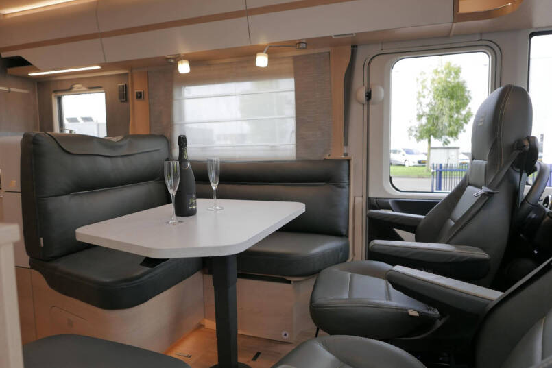 Hymer BML-I 790 MasterLine | Bovenkastjes | Levelsysteem | Lithium | Leer | Queensbed | 30