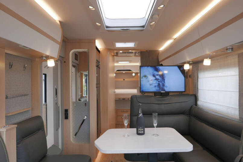 Hymer BML-I 790 MasterLine | Bovenkastjes | Levelsysteem | Lithium | Leer | Queensbed | 32