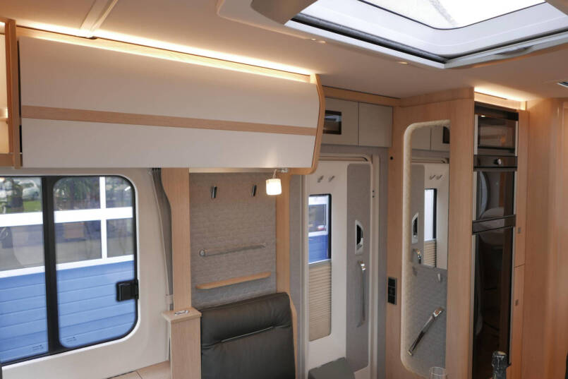 Hymer BML-I 790 MasterLine | Bovenkastjes | Levelsysteem | Lithium | Leer | Queensbed | 34