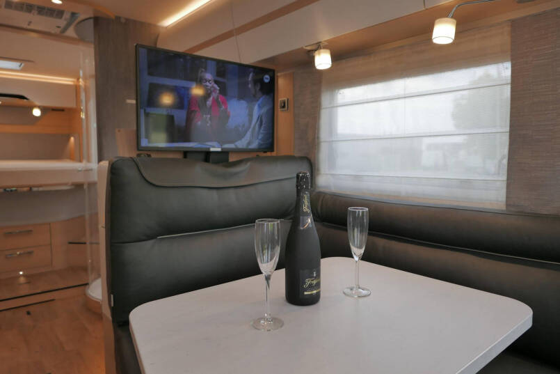 Hymer BML-I 790 MasterLine | Bovenkastjes | Levelsysteem | Lithium | Leer | Queensbed | 35