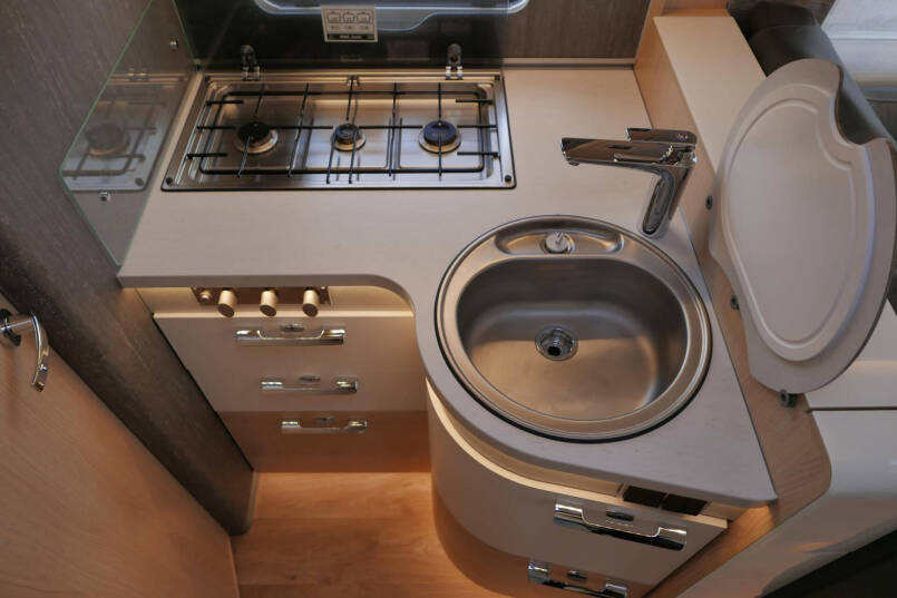 Hymer BML-I 790 MasterLine | Bovenkastjes | Levelsysteem | Lithium | Leer | Queensbed | 39