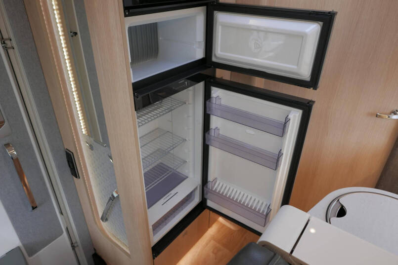 Hymer BML-I 790 MasterLine | Bovenkastjes | Levelsysteem | Lithium | Leer | Queensbed | 40