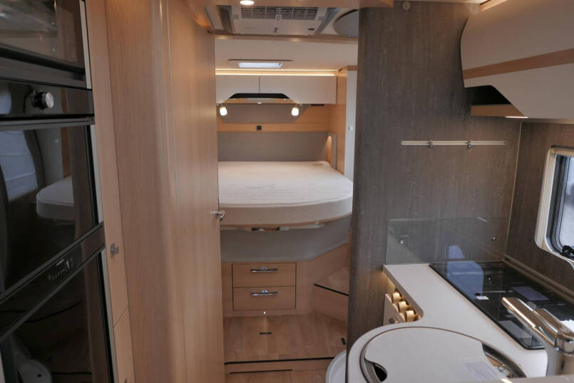 Hymer BML-I 790 MasterLine | Bovenkastjes | Levelsysteem | Lithium | Leer | Queensbed | 43
