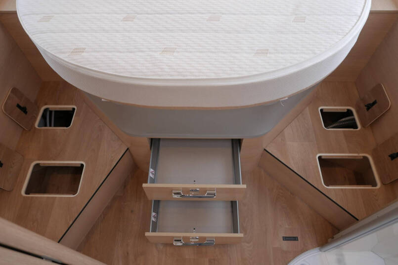 Hymer BML-I 790 MasterLine | Bovenkastjes | Levelsysteem | Lithium | Leer | Queensbed | 49