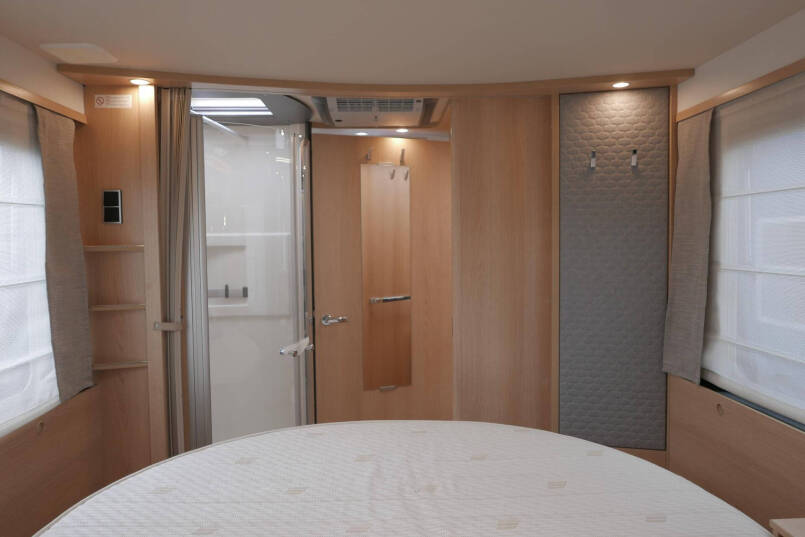 Hymer BML-I 790 MasterLine | Bovenkastjes | Levelsysteem | Lithium | Leer | Queensbed | 52