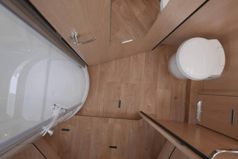 Hymer BML-I 790 MasterLine | Bovenkastjes | Levelsysteem | Lithium | Leer | Queensbed | 55