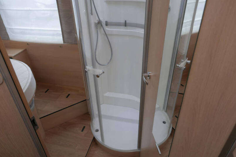 Hymer BML-I 790 MasterLine | Bovenkastjes | Levelsysteem | Lithium | Leer | Queensbed | 56