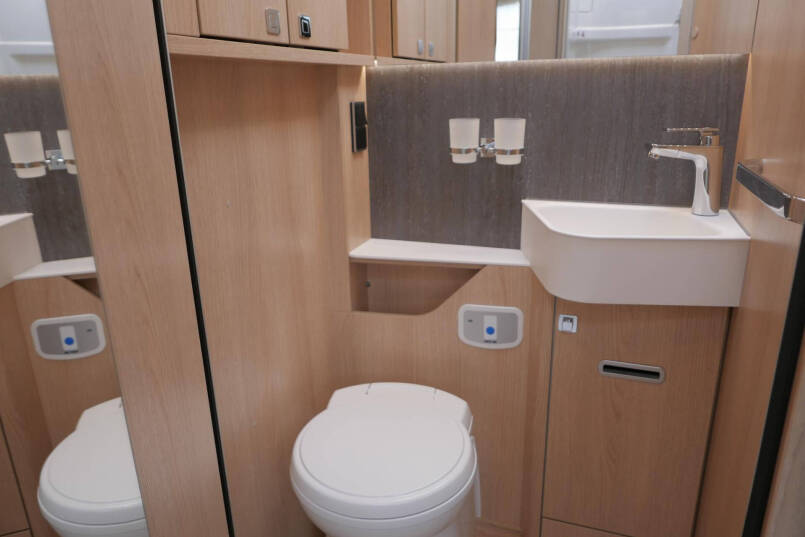 Hymer BML-I 790 MasterLine | Bovenkastjes | Levelsysteem | Lithium | Leer | Queensbed | 58