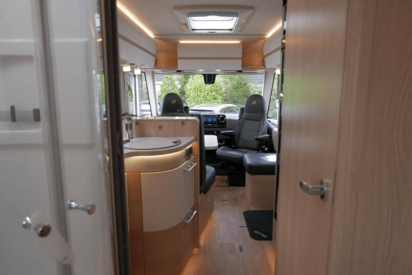 Hymer BML-I 790 MasterLine | Bovenkastjes | Levelsysteem | Lithium | Leer | Queensbed | 60