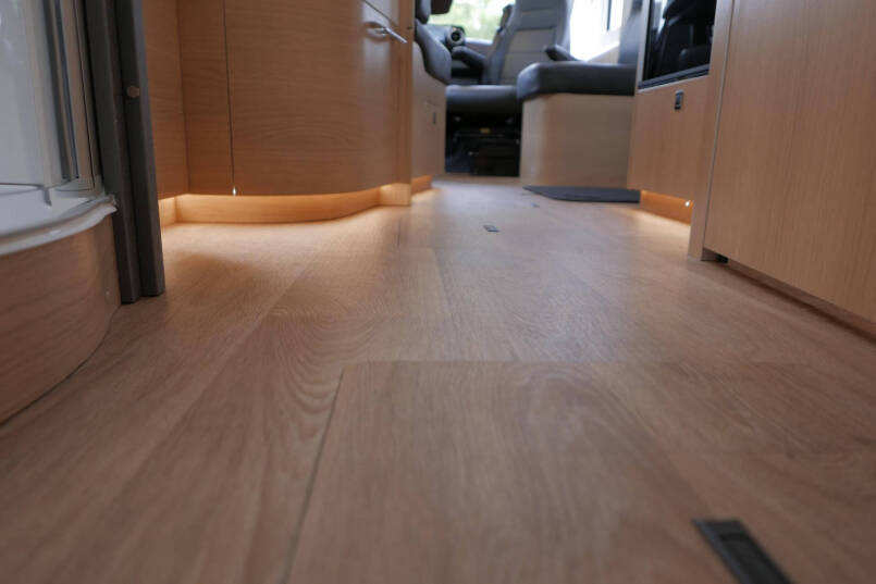 Hymer BML-I 790 MasterLine | Bovenkastjes | Levelsysteem | Lithium | Leer | Queensbed | 61
