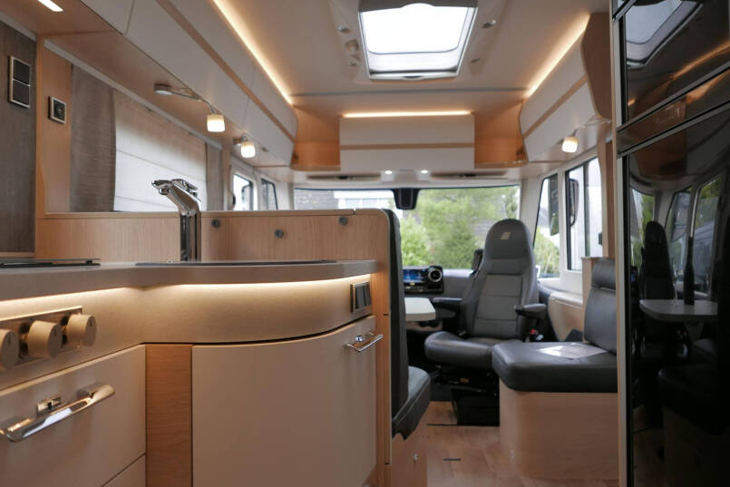 Hymer BML-I 790 MasterLine | Bovenkastjes | Levelsysteem | Lithium | Leer | Queensbed | 63