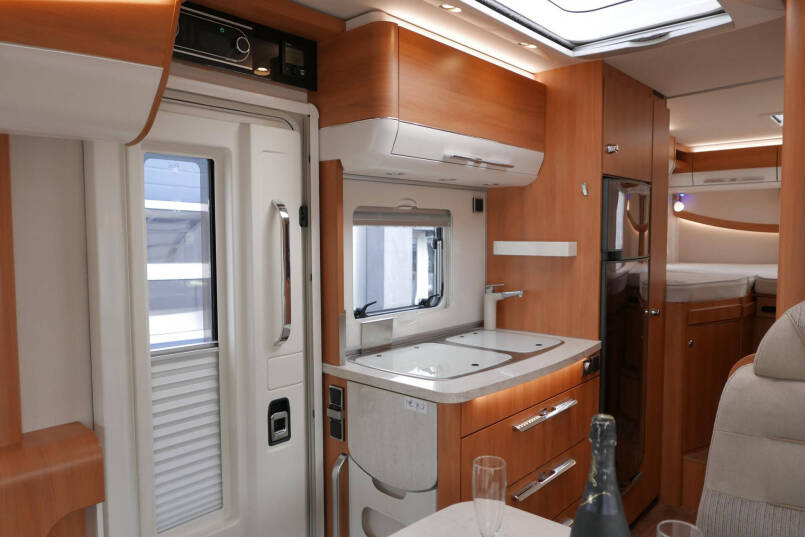 Hymer B 588 DL DynamicLine | Automaat | Enkele bedden | AL-KO 4500 chassis | 32