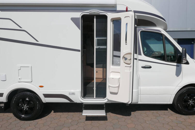 Hymer BMC-T 600 WhiteLine | 4500 KG | Lithium | Zonnepanelen | Hefbed/Enkele bedden 12