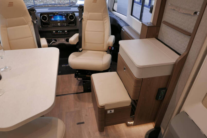 Hymer BML-I 790 MasterLine | Queensbed | Levelsysteem | Hefbed | Lithium | 35