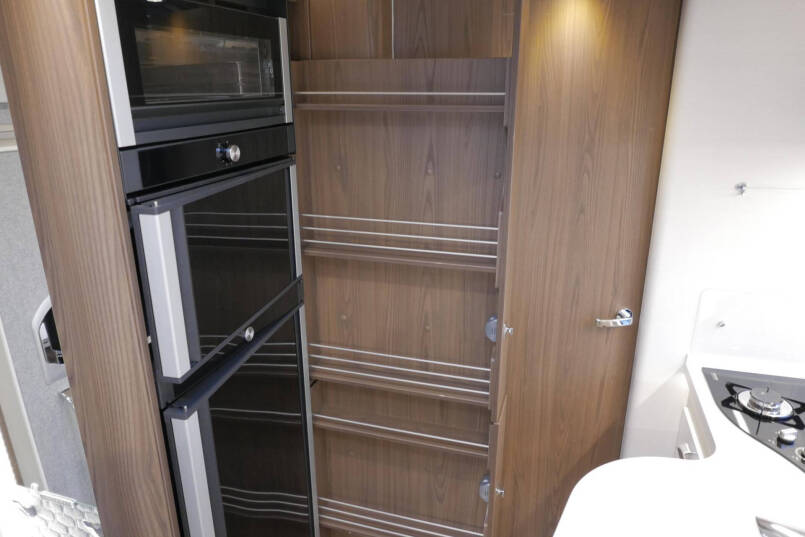 Hymer BML-I 790 MasterLine | Queensbed | Levelsysteem | Hefbed | Lithium | 40