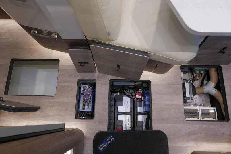 Hymer BML-I 790 MasterLine | Queensbed | Levelsysteem | Hefbed | Lithium | 58