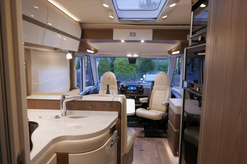 Hymer BML-I 790 MasterLine | Queensbed | Levelsysteem | Hefbed | Lithium | 59