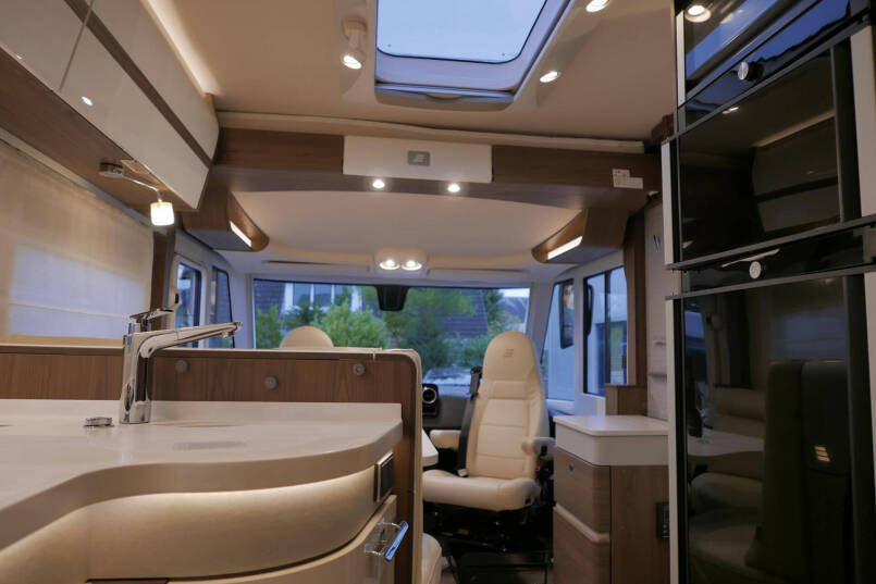 Hymer BML-I 790 MasterLine | Queensbed | Levelsysteem | Hefbed | Lithium | 60