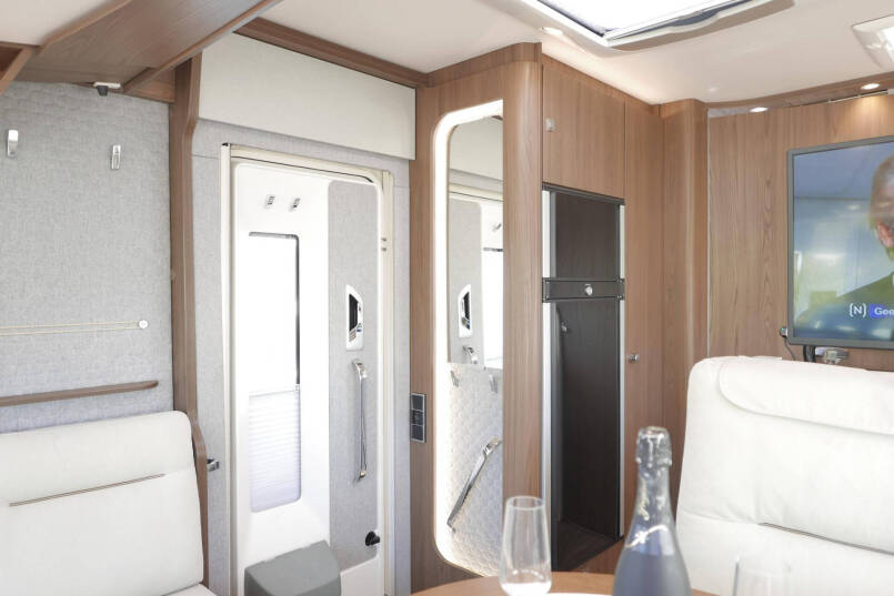 Hymer B ML-I 780 MasterLine | Levelsysteem | 5 Pers | Lithium | Airco 38