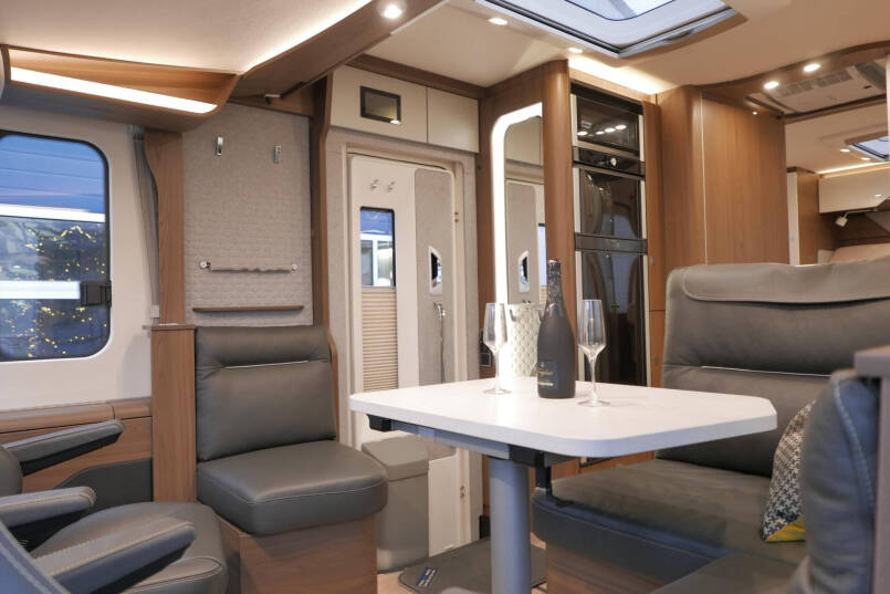 Hymer BML-I 790 MasterLine | Queensbed | Levelsysteem | Hefbed | Lithium | 32