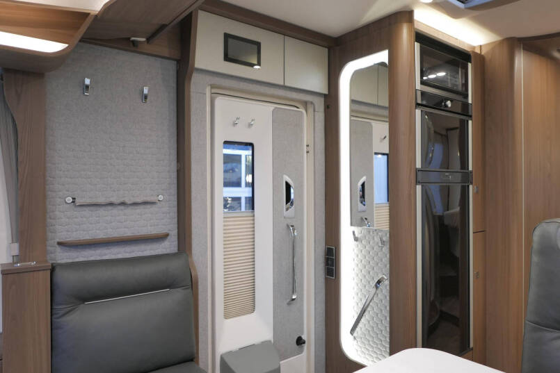 Hymer BML-I 790 MasterLine | Queensbed | Levelsysteem | Hefbed | Lithium | 35