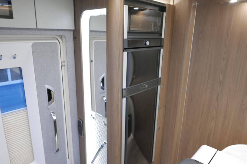 Hymer BML-I 790 MasterLine | Queensbed | Levelsysteem | Hefbed | Lithium | 39