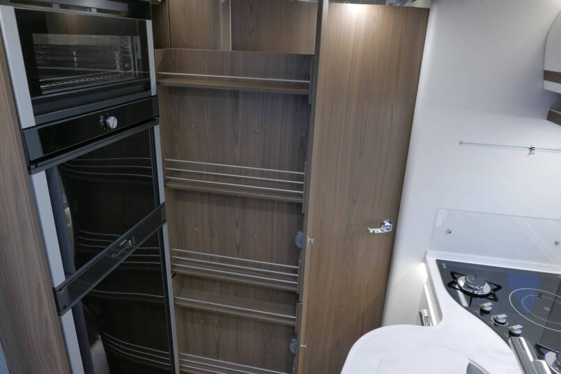 Hymer BML-I 790 MasterLine | Queensbed | Levelsysteem | Hefbed | Lithium | 42