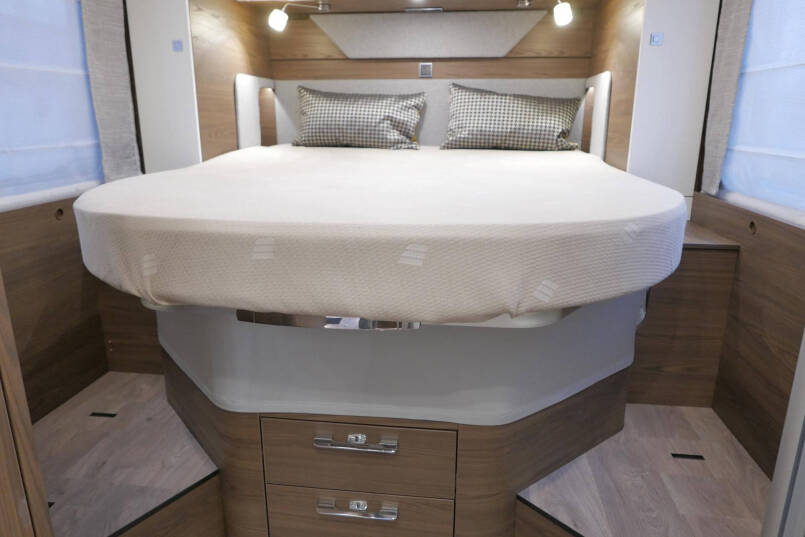 Hymer BML-I 790 MasterLine | Queensbed | Levelsysteem | Hefbed | Lithium | 48