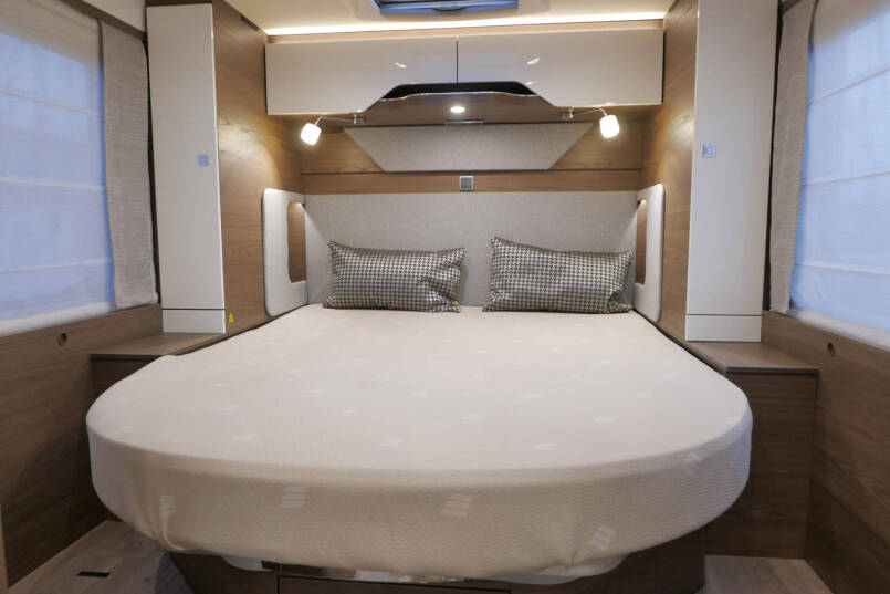 Hymer BML-I 790 MasterLine | Queensbed | Levelsysteem | Hefbed | Lithium | 49