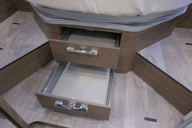 Hymer BML-I 790 MasterLine | Queensbed | Levelsysteem | Hefbed | Lithium | 51