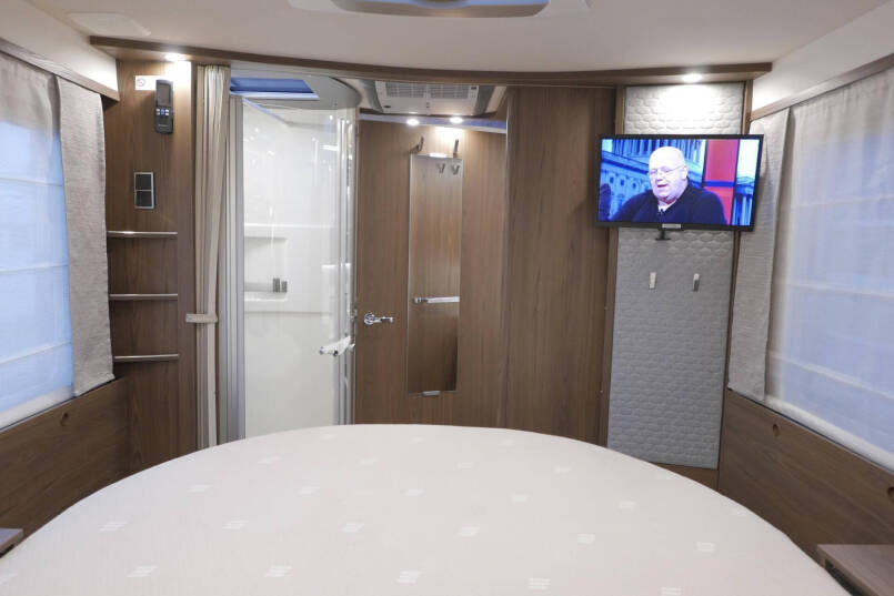 Hymer BML-I 790 MasterLine | Queensbed | Levelsysteem | Hefbed | Lithium | 54