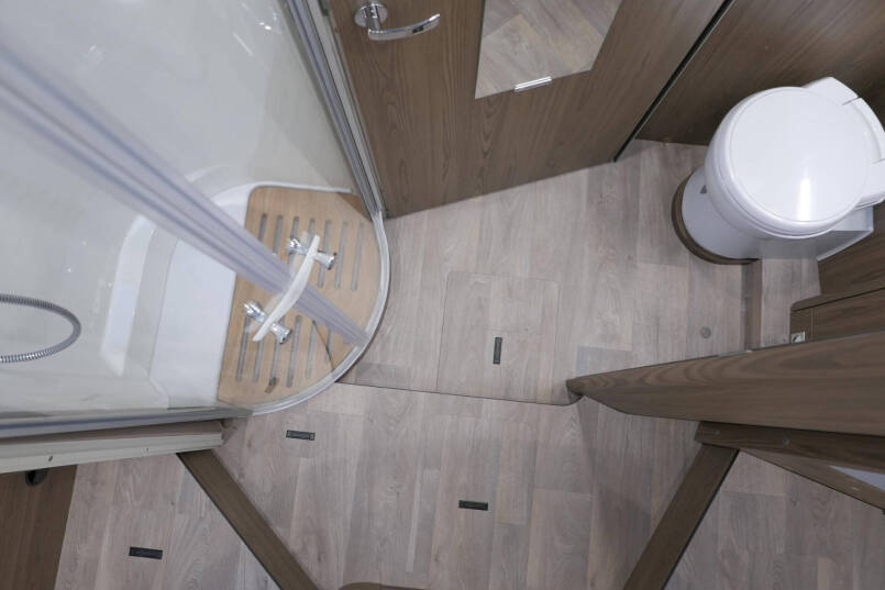 Hymer BML-I 790 MasterLine | Queensbed | Levelsysteem | Hefbed | Lithium | 55