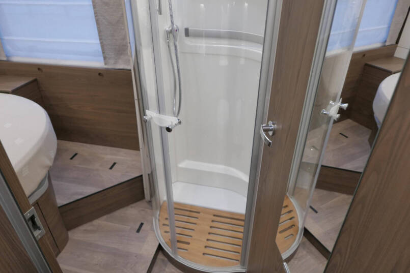 Hymer BML-I 790 MasterLine | Queensbed | Levelsysteem | Hefbed | Lithium | 56