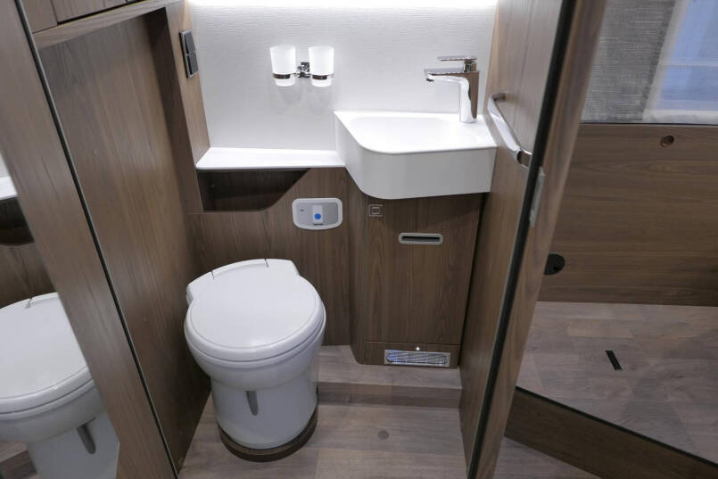 Hymer BML-I 790 MasterLine | Queensbed | Levelsysteem | Hefbed | Lithium | 57