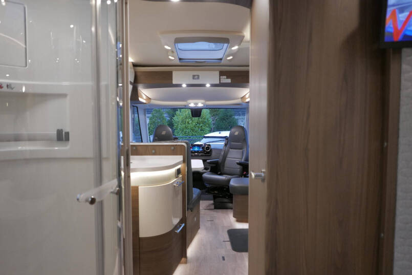 Hymer BML-I 790 MasterLine | Queensbed | Levelsysteem | Hefbed | Lithium | 58