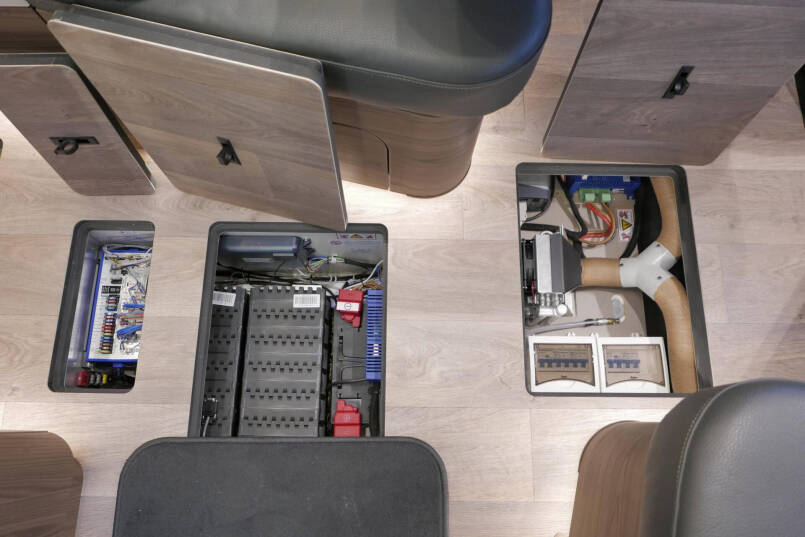 Hymer BML-I 790 MasterLine | Queensbed | Levelsysteem | Hefbed | Lithium | 61