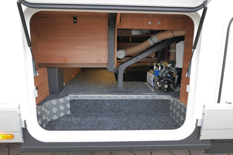 Carthago Chic C-Line I 5.0 QB L | Levelsysteem | Bovenkastjes | Queensbed 15