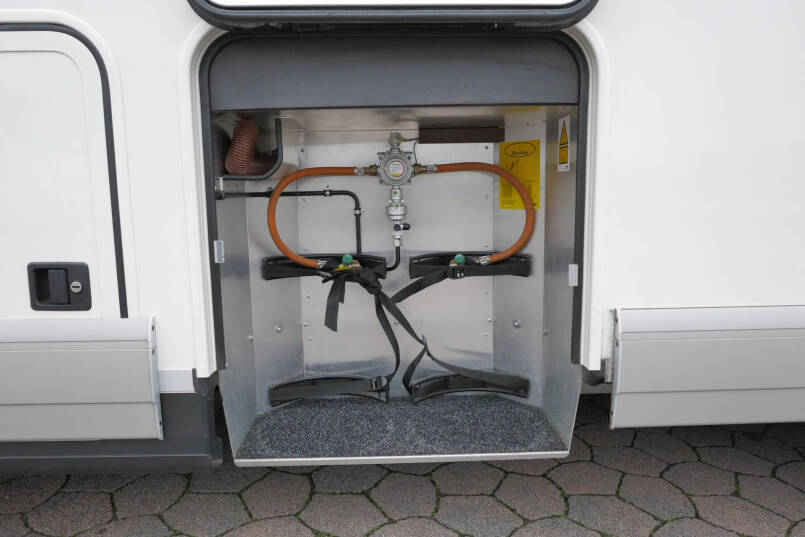 Carthago Chic C-Line I 5.0 QB L | Levelsysteem | Bovenkastjes | Queensbed 16