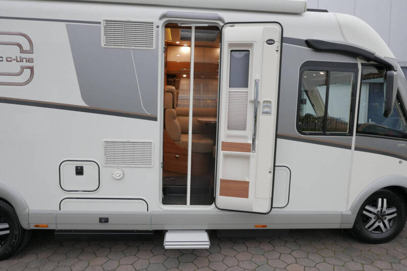 Carthago Chic C-Line I 5.0 QB L | Levelsysteem | Bovenkastjes | Queensbed 17
